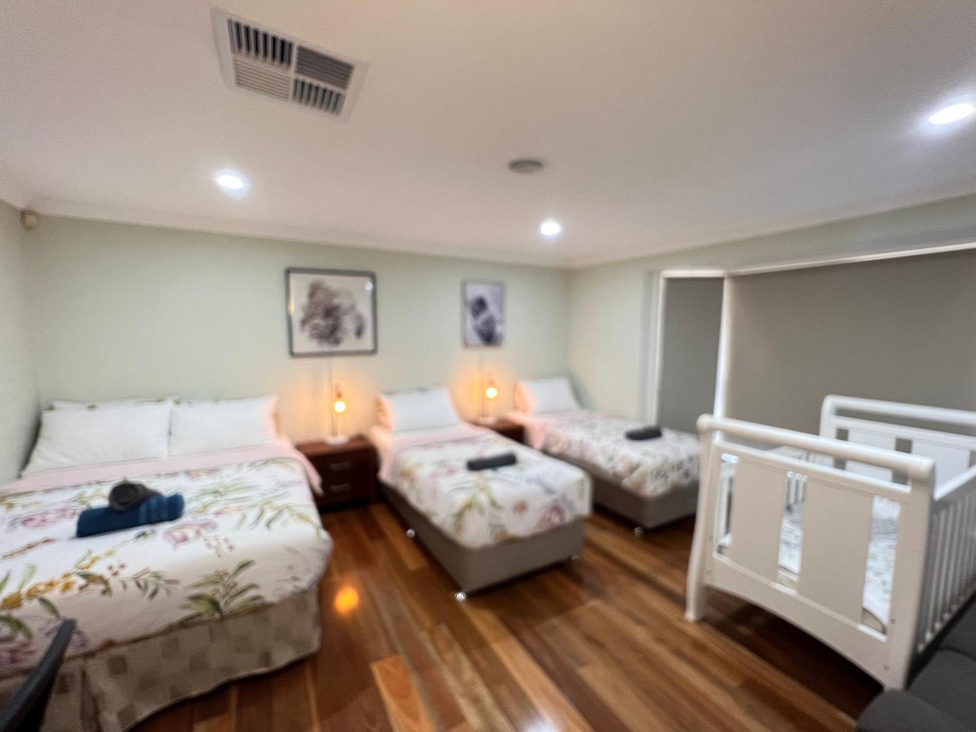 Spacious 6 Bedroom Holiday Home 15 Min Away From Melbourne Airport Sydenham Buitenkant foto